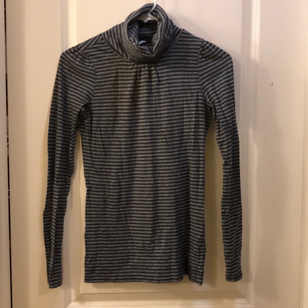 Gray striped turtle neck